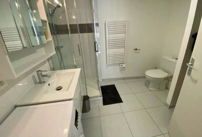 Salle de bain Studio, 420 € charges comprises, 1 Pièce · 16 m² · Poitiers 86000 · Quartier Ouest à Poitiers