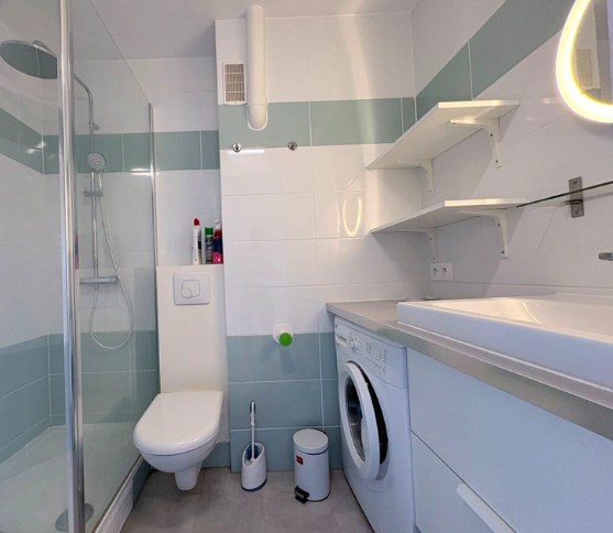 Salle de bain Studio, 520 € charges comprises, 1 Pièce · 27 m² · Orléans 45000 · Quartier Carmes-Bannier à Orléans