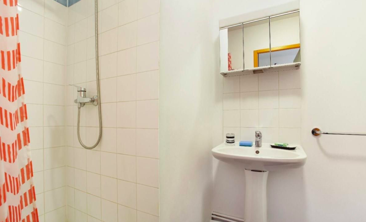 Salle de bain Studio 500 € charges comprises, 1 Pièce · 19 m² · Bron 69500 · Quartier Rebufer à Bron