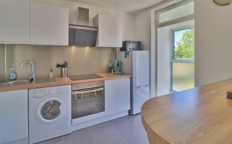 Salle de bain Colocation 420 € charges comprises, 4 Pièces · 70 m²· Mont-Saint-Aignan 76130 · Quartier Colbert - Les Coquets à Mont-Saint-Aignan