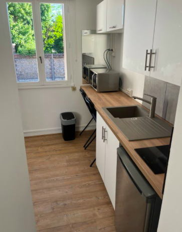 Cuisine Studio 550 € charges comprises, 1 Pièce · 18 m² · Mont-Saint-Aignan 76130 · Quartier Village à Mont-Saint-Aignan