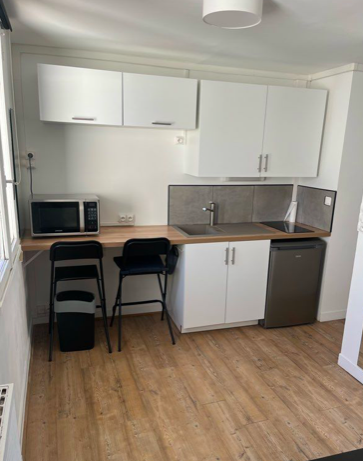 Salle de bain Studio 550 € charges comprises, 1 Pièce · 18 m² · Mont-Saint-Aignan 76130 · Quartier Village à Mont-Saint-Aignan