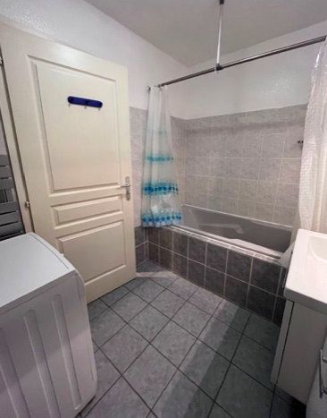 Salle de bain Studio 475 € charges comprises, 1 Pièce · 29 m² · Colmar 68000 · Quartier Saint-Joseph - Mittelhart à Colmar