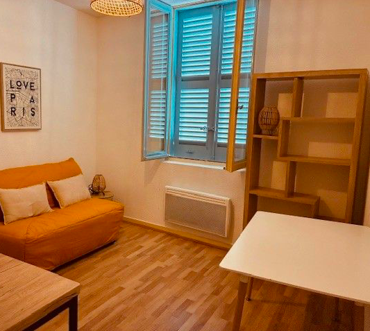 Cuisine Studio 468 € charges comprises, 1 Pièce · 23 m² · Limoges 87000 · Quartier Centre-Hôtel de Ville Emailleurs à Limoges