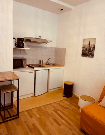 Salle de bain Studio 468 € charges comprises, 1 Pièce · 23 m² · Limoges 87000 · Quartier Centre-Hôtel de Ville Emailleurs à Limoges