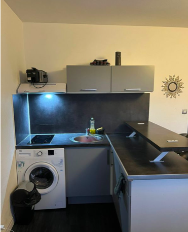 Salle de bain Appartement 550 € charges comprises, 1 Pièce · 32 m² · Limoges 87000 · Quartier Bénédictins-Montplaisir à Limoges
