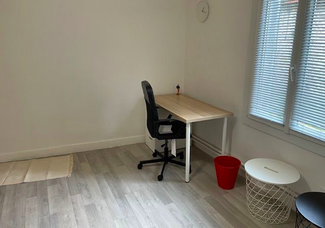 Salle de bain Studio 550 € charges comprises, 1 Pièce · 22 m² · Dijon 21000 · Quartier Montchapet à Dijon
