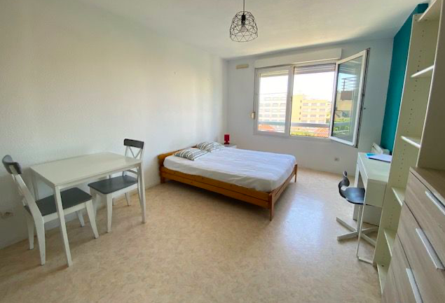 Salle de bain Studio 520 € charges comprises, 1 Pièce · 25 m² · Dijon 21000 · Quartier Maladière-Drapeau-Clemenceau à Dijon