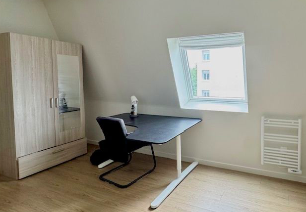 Salle de bain Studio 470 € charges comprises, 1 Pièce · 22 m² · Brest 29200 · Quartier Facultés - Kergoat à Brest