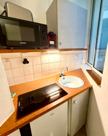 Cuisine Studio 550 € charges comprises, 1 Pièce · 20 m² · Brest 29200 · Quartier Centre-ville - Triangle d'Or à Brest