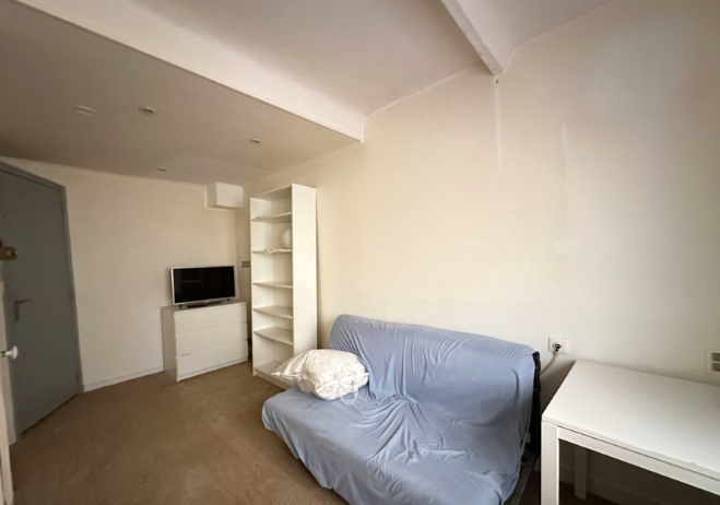 Chambre Studio 370 € charges comprises, 1 Pièce · 13 m² · Aix-en-Provence 13100 · Quartier Centre historique à Aix-en-Provence