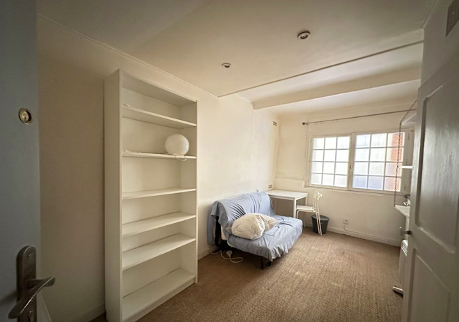 Salle de bain Studio 370 € charges comprises, 1 Pièce · 13 m² · Aix-en-Provence 13100 · Quartier Centre historique à Aix-en-Provence