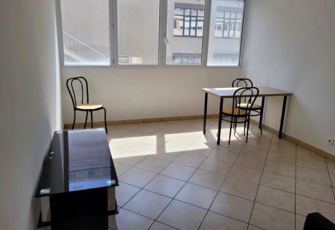 Chambre Studio 535 € charges comprises, 1 Pièce · 23 m² · Aix-en-Provence 13090 à Aix-en-Provence