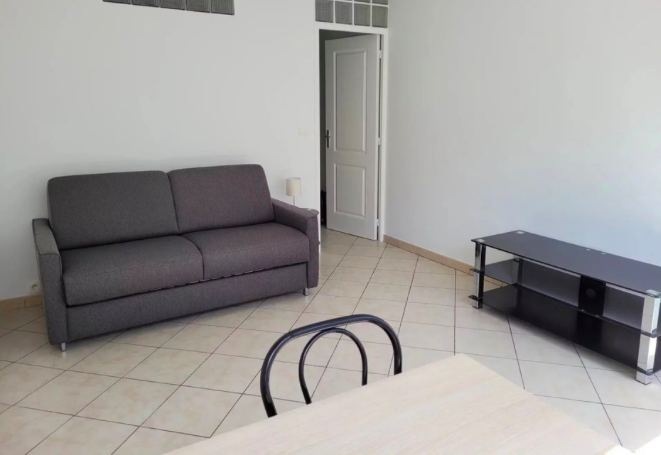 Cuisine Studio 535 € charges comprises, 1 Pièce · 23 m² · Aix-en-Provence 13090 à Aix-en-Provence