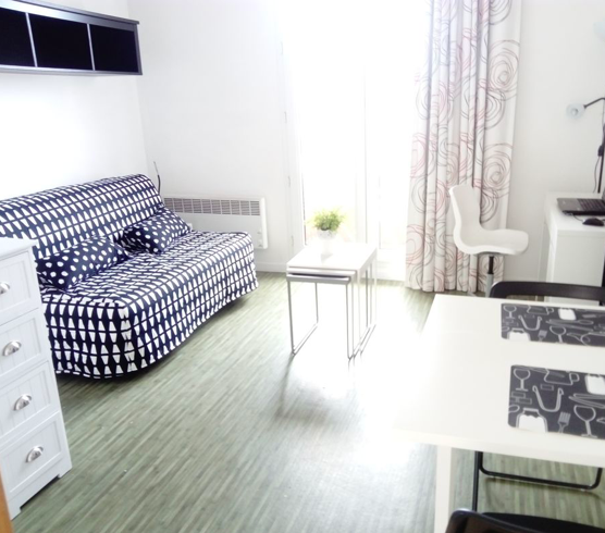 Salle de bain Studio 500 € charges comprises, 1 Pièce · 23 m² · Clermont-Ferrand 63000 · Quartier Saint-Jacques à Clermont-Ferrand