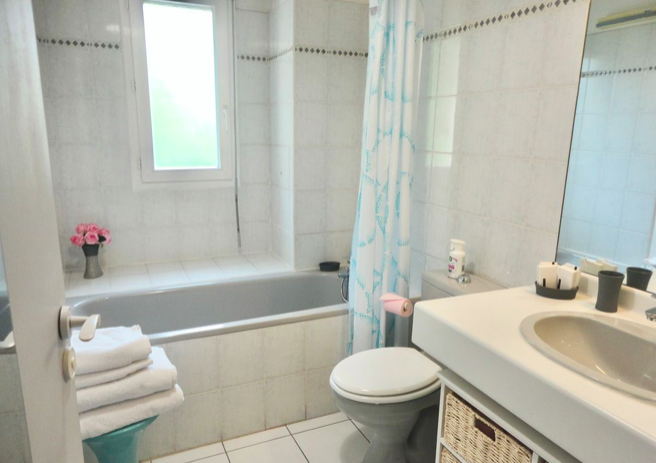 Salle de bain Studio 524 € charges comprises, 1 Pièce · 23 m² · Arles 13200 · Quartier Centre-ville à Arles