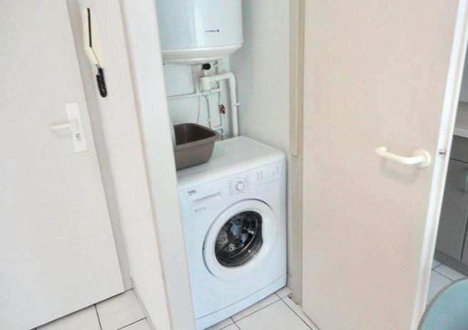Salle de bain Studio 542 € charges comprises, 1 Pièce · 30 m² · Arles 13200 · Quartier Centre-ville à Arles