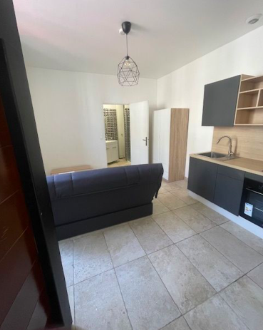 Chambre Studio 505 € charges comprises, 1 Pièce · 19 m² · Arles 13200 · Quartier Centre-ville à Arles