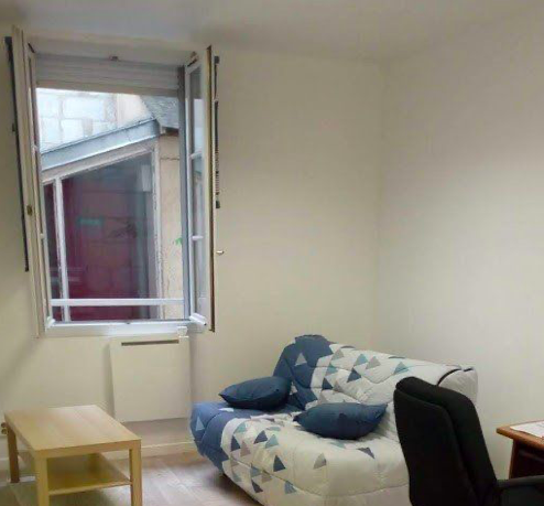 Salle de bain Studio 495 € charges comprises, 1 Pièce · 17 m² · Angers 49100 · Quartier Centre-ville - La Fayette à Angers