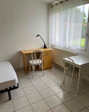 Salle de bain Studio 510 € charges comprises, 2 Pièces · 20 m² · Angers 49100 · Quartier Centre-ville - La Fayette à Angers