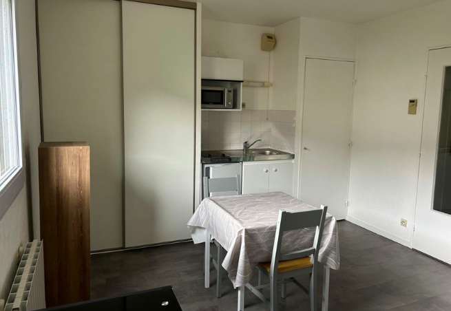 Cuisine Studio 550 € charges comprises, 1 Pièce · 25 m² · Angers 49000 · Quartier Lafayette - Gare à Angers