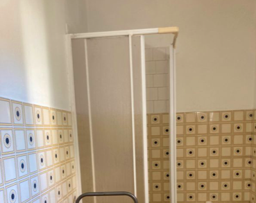 Salle de bain Studio 420 € charges comprise, 1 Pièce · 25 m²· Corte 20250, Quartier de la gare à Corte