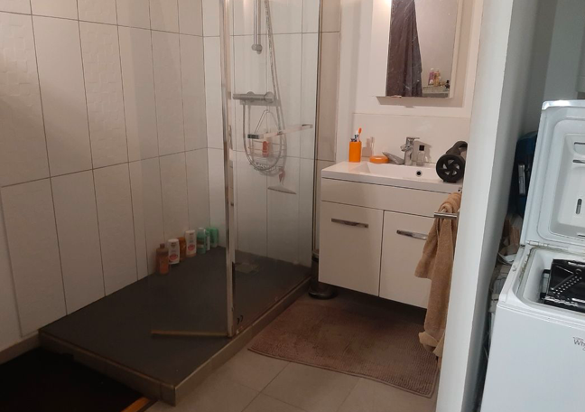 Salle de bain Studio 500 € charges comprises, 2 Pièces · 39 m² · Corte 20250, Quartier centre ville à Corte