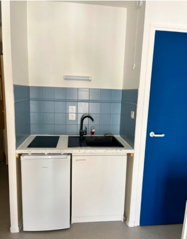 Cuisine Studio 385 €, 1 Pièce · 22 m² · La Roche-sur-Yon 85000 · Quartier Pyramides - Jean-Yole à La Roche-sur-Yon