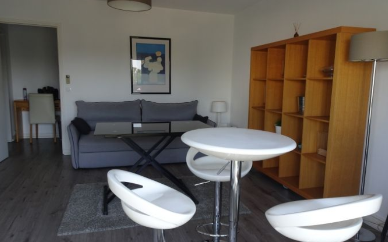 Salle de bain Studio 540 € charges comprises, 1 Pièce, 37 m² · Châteauroux 36000 · Quartier Belle-Isle à Châteauroux