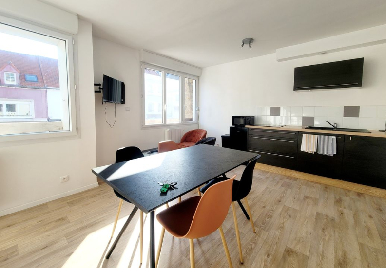 Salle de bain Studio 500 € charges comprises, 1 Pièce · 28 m²1 Pièce, 28 m² · Boulogne-sur-Mer 62200 à Boulogne-sur-Mer
