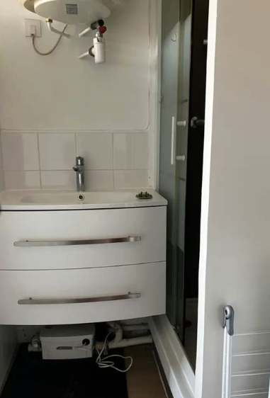 Photo 2 — Studio 550 € charges comprises, 1 Pièce · 9 m²1 Pièce, 9 m² · Paris 75015 · Quartier Pasteur à Suresnes