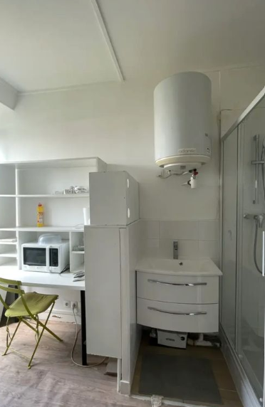 Studio 550 € charges comprises, 1 Pièce · 9 m²1 Pièce, 9 m² · Paris 75015 · Quartier Pasteur — Studio à Suresnes