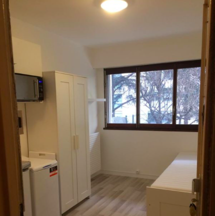 Studio 600 €, charges comprises 1 Pièce, 12 m² · Paris 75020 · Quartier Ménilmontant - Amandiers — Studio à Paris