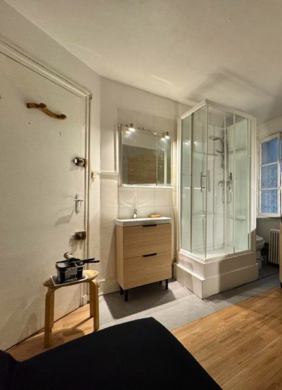 Studio 550 € charges comprises, 1 Pièce, 10 m² · Paris 75016 · Quartier Passy — Studio à Paris