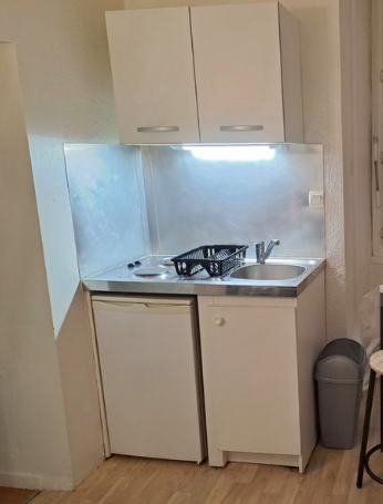Appartement 570 € charges comprises,  2 Pièces, 28 m² · Laval 53000 · Quartier Gare — Logement entier à Laval