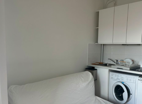 Studio 580 € charges comprises, 1 Pièce, 12 m² · Paris 75015 · Quartier Porte de Versailles — Studio à Paris