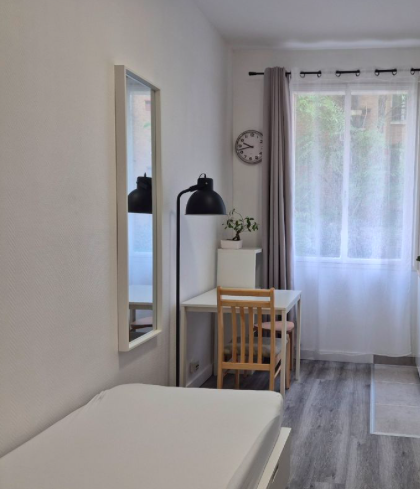 Studio 520 € 1 Pièce, 10.5 m² · Paris 75116 · Quartier Trocadéro — Studio à Paris
