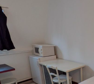 Studio 540 € 1 Pièce, 12 m² · Paris 75017 · Quartier Batignolles — Studio à Paris