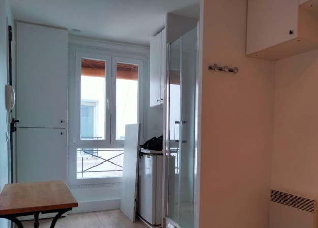Studio 560 € charges comprises 1 Pièce, 11.3 m² · Paris 75009 · Quartier Rochechouart — Studio à Paris
