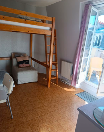 Studio 670 € charges comprises  1 Pièce · 15 m² · Paris 75015 · Quartier Porte de Versailles — Studio à Paris